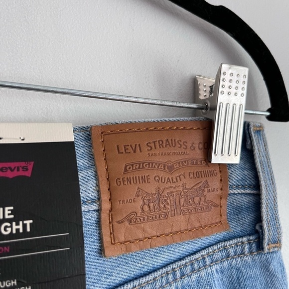 Levi's Wedgie Straight High Waist Button Fly NWT
Jeans Size 28X28 - Picture 9 of 11